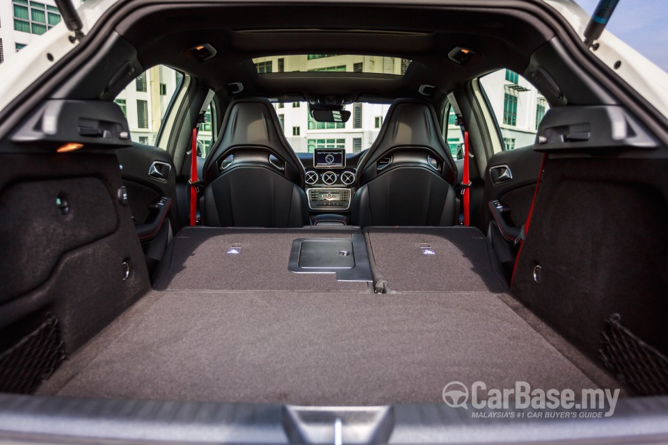 Mercedes-Benz AMG GLA X156 AMG (2014) Interior