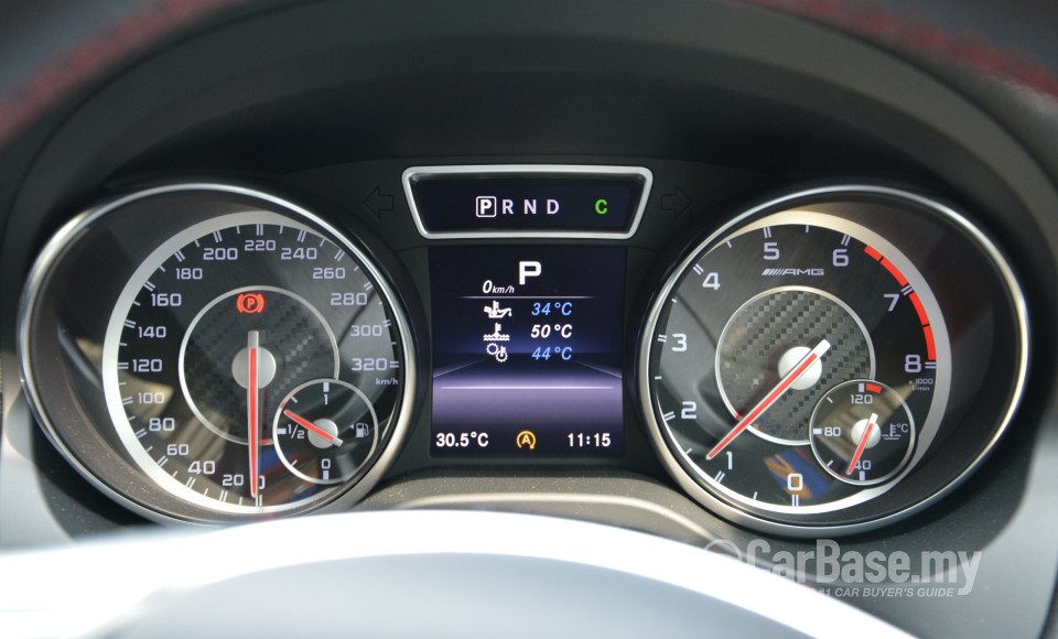 Mercedes-Benz AMG GLA X156 AMG (2014) Interior