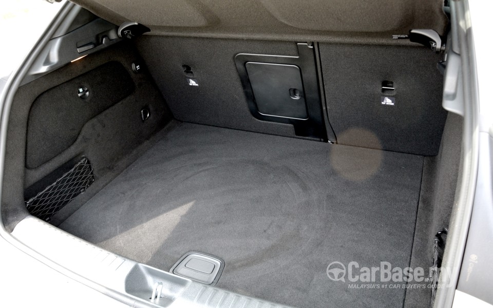 Mercedes-Benz AMG GLA X156 AMG (2014) Interior