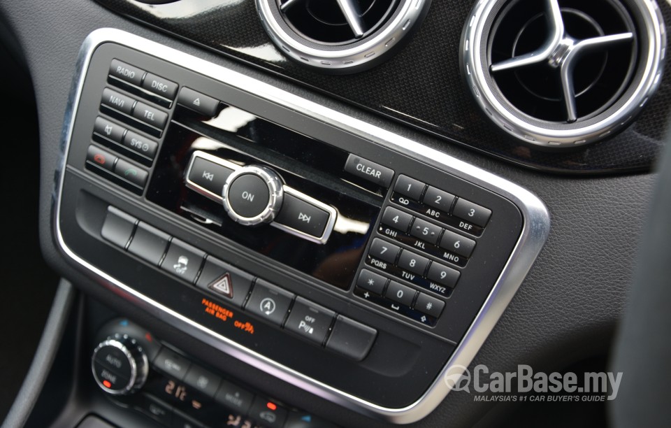 Mercedes-Benz AMG GLA X156 AMG (2014) Interior