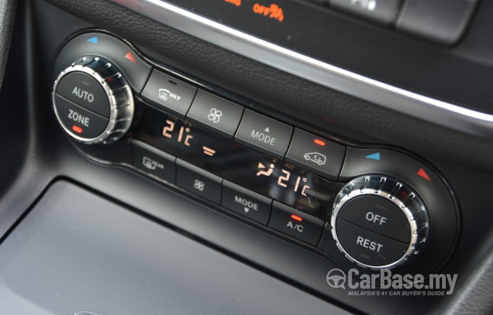 Mercedes-Benz AMG GLA X156 AMG (2014) Interior