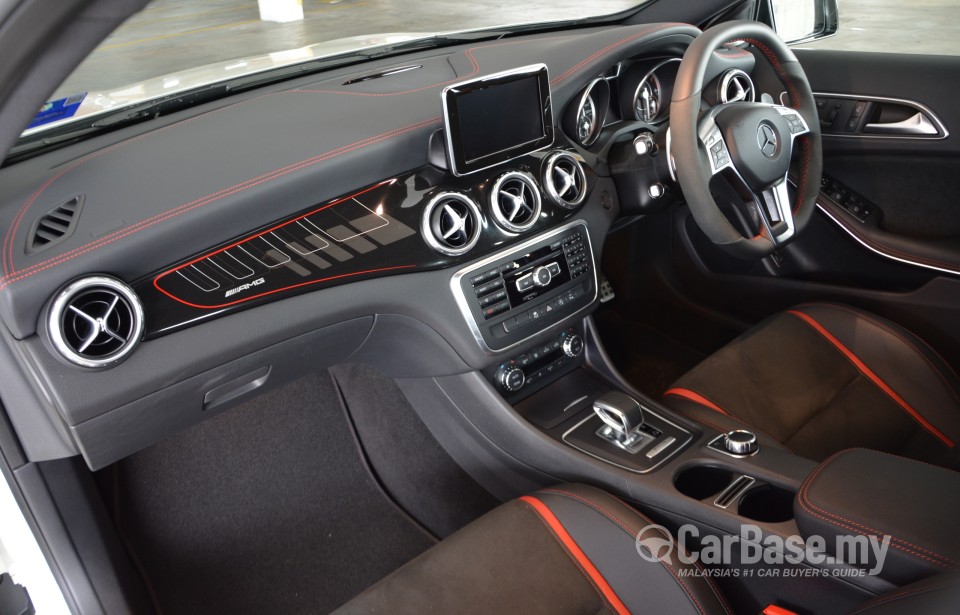 Mercedes-Benz AMG GLA X156 AMG (2014) Interior
