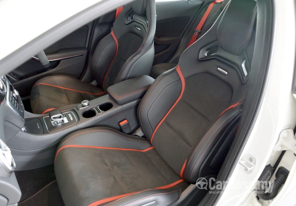 Mercedes-Benz AMG GLA X156 AMG (2014) Interior