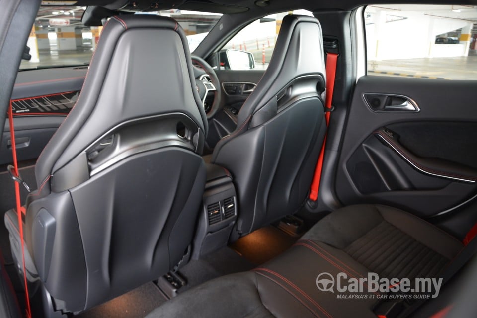 Mercedes-Benz AMG GLA X156 AMG (2014) Interior