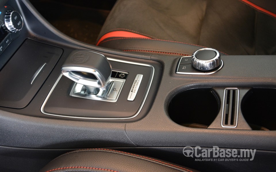 Mercedes-Benz AMG GLA X156 AMG (2014) Interior