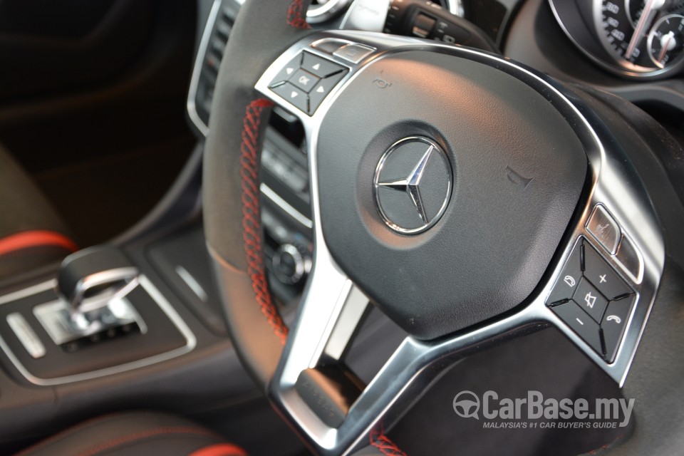 Mercedes-Benz AMG GLA X156 AMG (2014) Interior