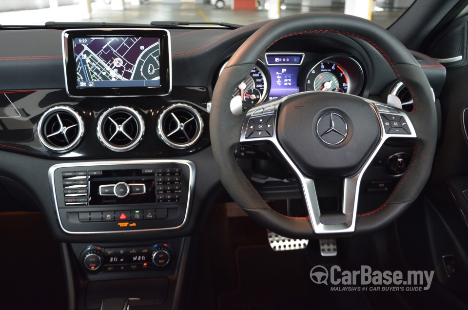 Mercedes-Benz AMG GLA X156 AMG (2014) Interior