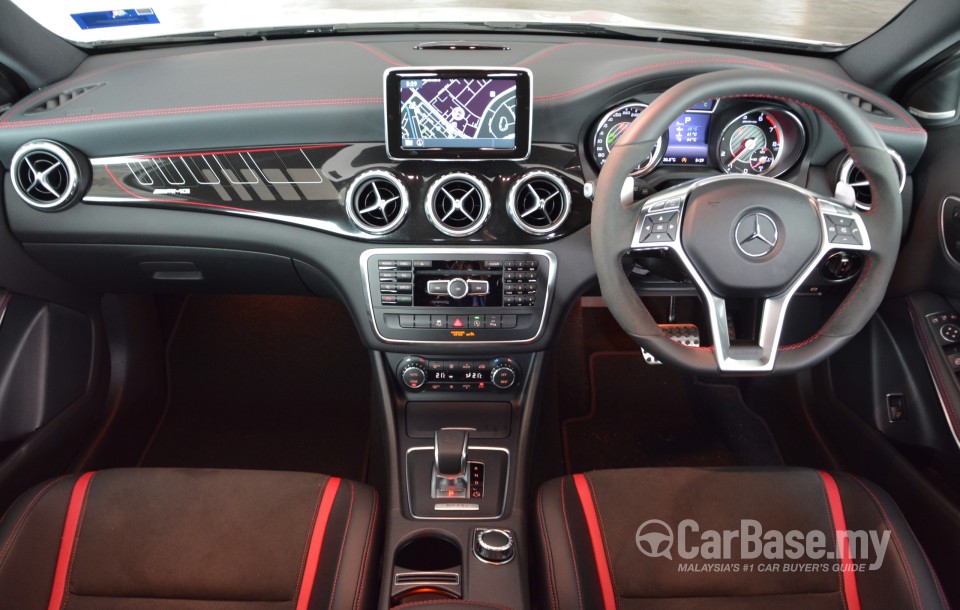 Mercedes-Benz AMG GLA X156 AMG (2014) Interior
