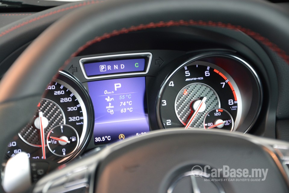 Mercedes-Benz AMG GLA X156 AMG (2014) Interior
