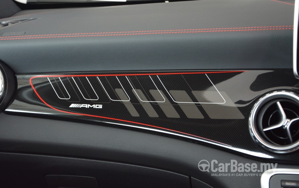 Mercedes-Benz AMG GLA X156 AMG (2014) Interior
