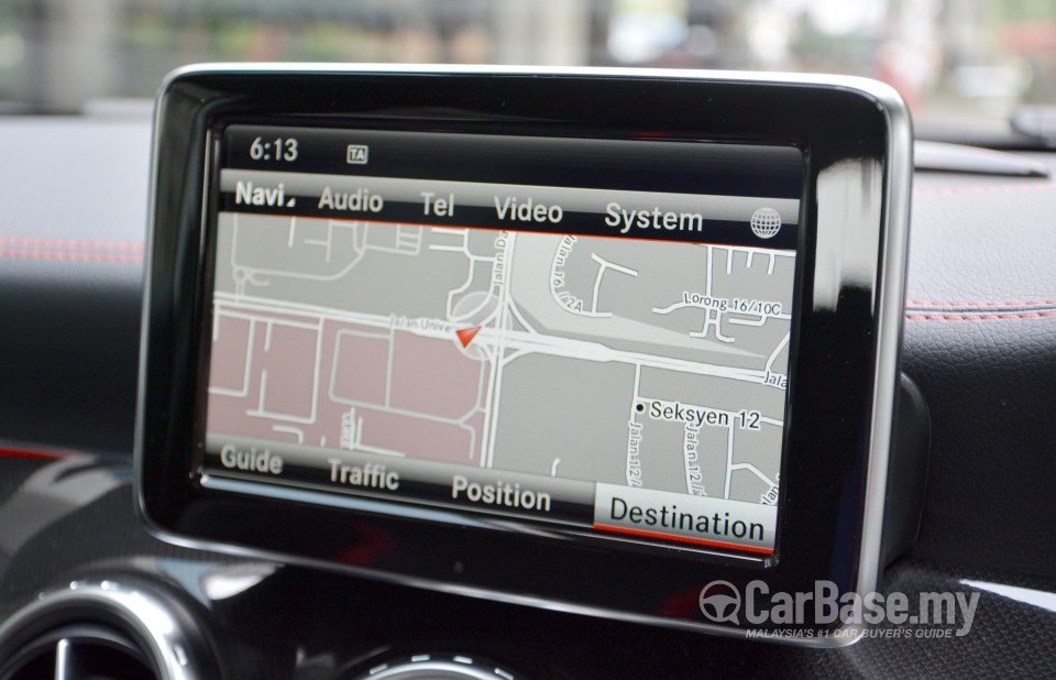 Mercedes-Benz AMG GLA X156 AMG (2014) Interior