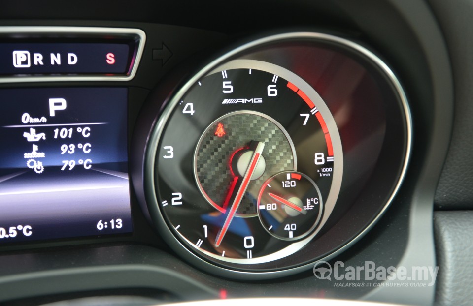 Mercedes-Benz AMG GLA X156 AMG (2014) Interior