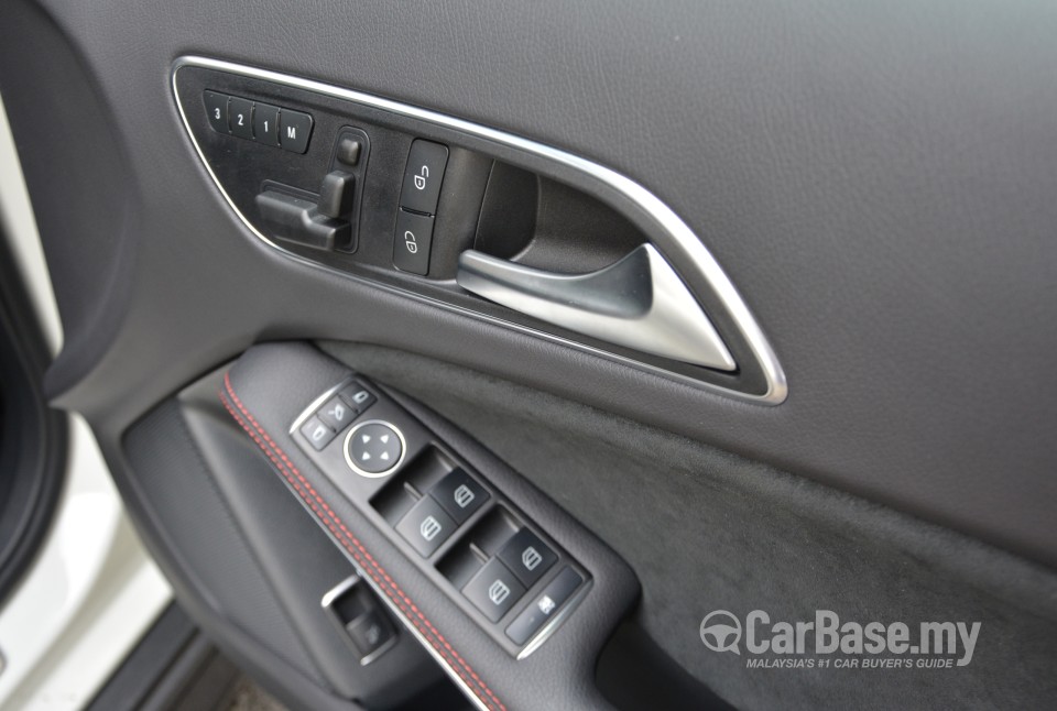 Mercedes-Benz AMG GLA X156 AMG (2014) Interior