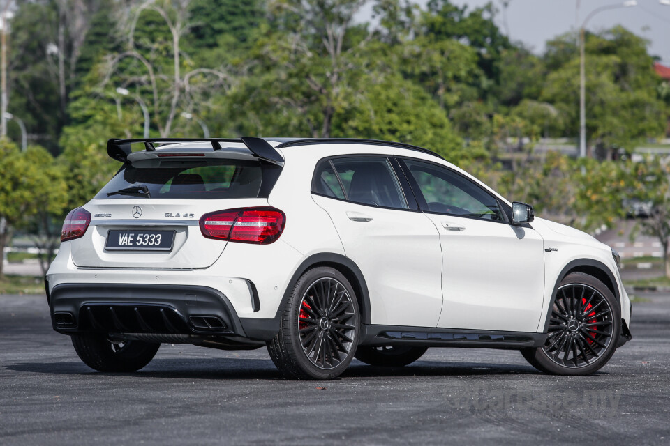 Perodua Aruz D38L (2019) Exterior