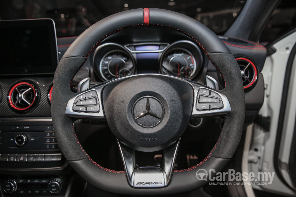 Mercedes-Benz AMG GLA X156 AMG Facelift (2017) Interior