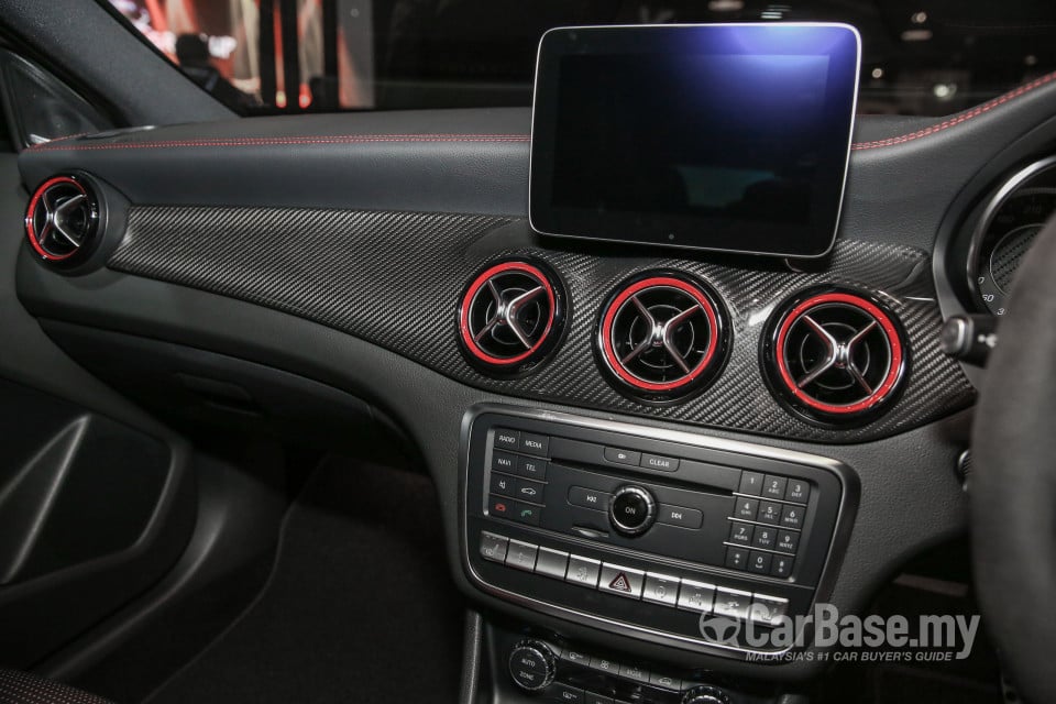 Mercedes-Benz AMG GLA X156 AMG Facelift (2017) Interior