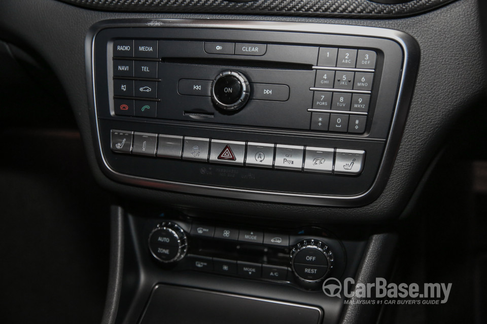 Mercedes-Benz AMG GLA X156 AMG Facelift (2017) Interior