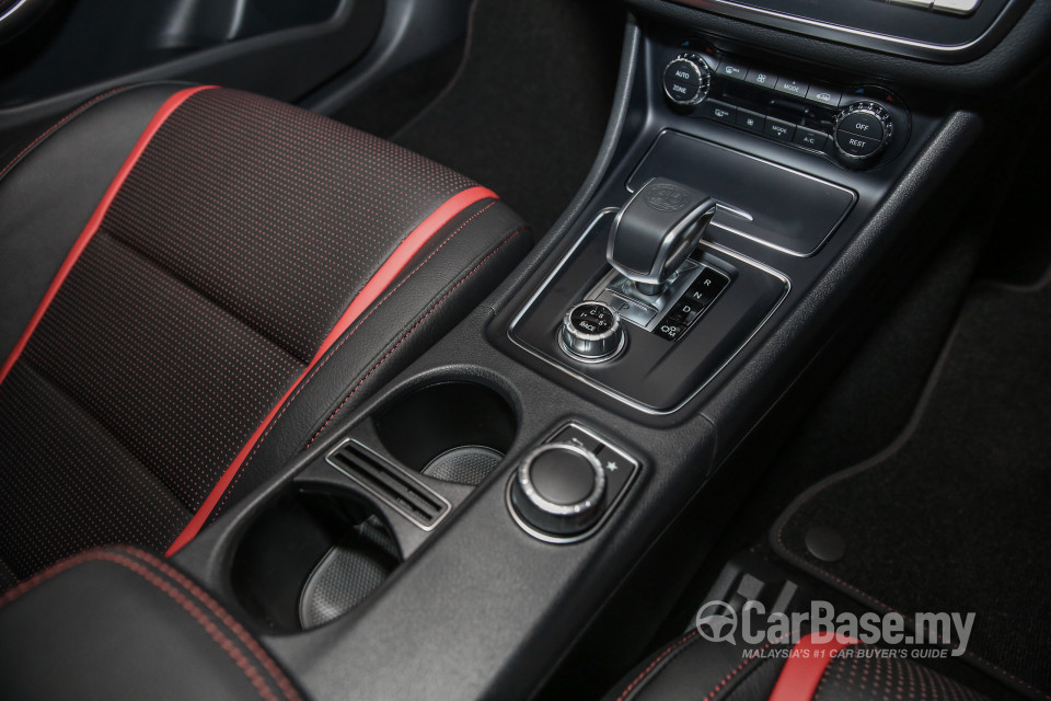 Mercedes-Benz AMG GLA X156 AMG Facelift (2017) Interior
