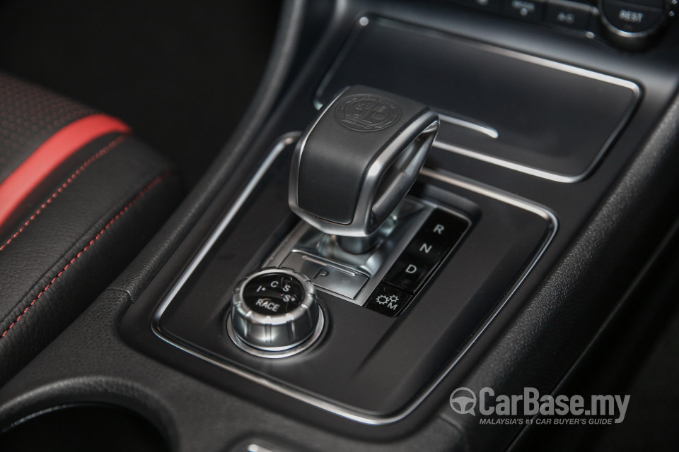 Mercedes-Benz AMG GLA X156 AMG Facelift (2017) Interior