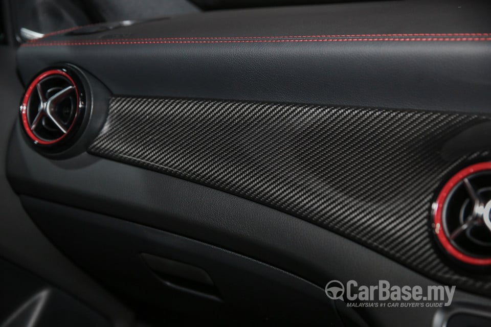 Mercedes-Benz AMG GLA X156 AMG Facelift (2017) Interior