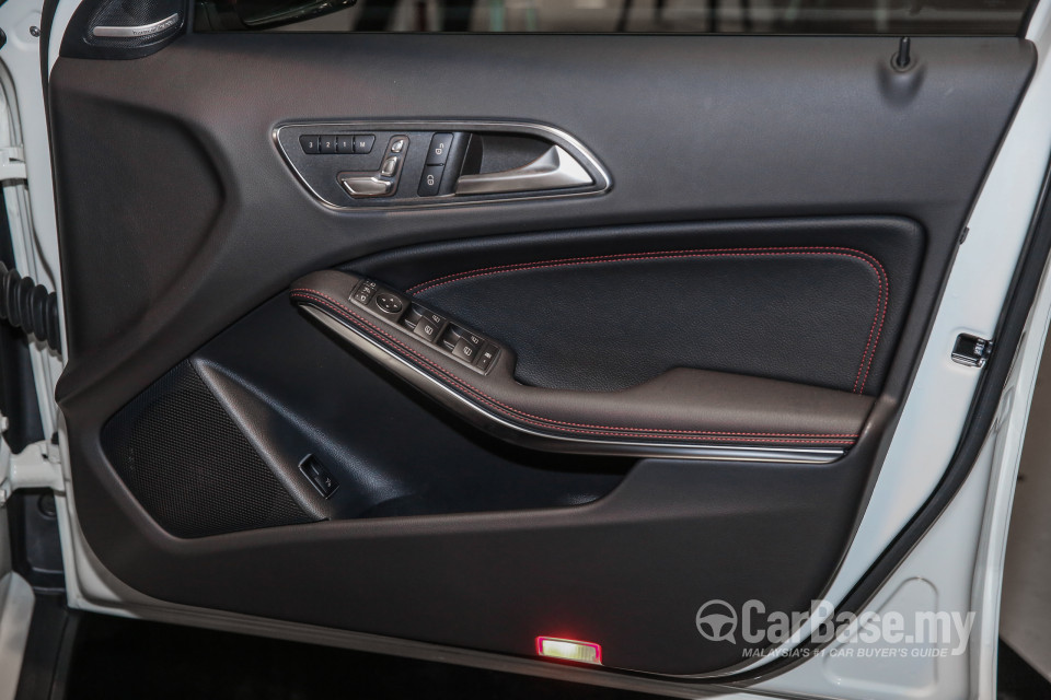 Mercedes-Benz AMG GLA X156 AMG Facelift (2017) Interior