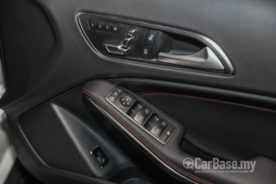 Mercedes-Benz AMG GLA X156 AMG Facelift (2017) Interior