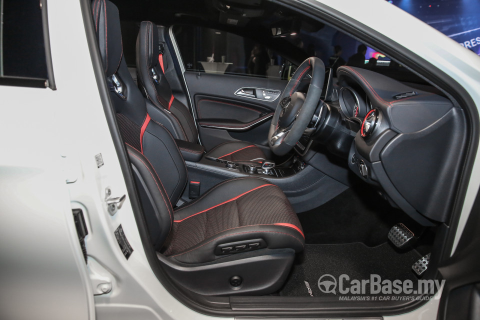 Mercedes-Benz AMG GLA X156 AMG Facelift (2017) Interior