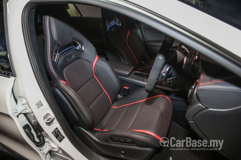 Mercedes-Benz AMG GLA X156 AMG Facelift (2017) Interior