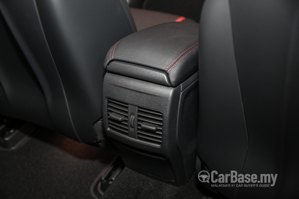 Mercedes-Benz AMG GLA X156 AMG Facelift (2017) Interior