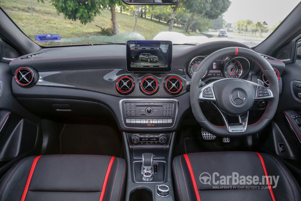 Mercedes-Benz AMG GLA X156 AMG Facelift (2017) Interior