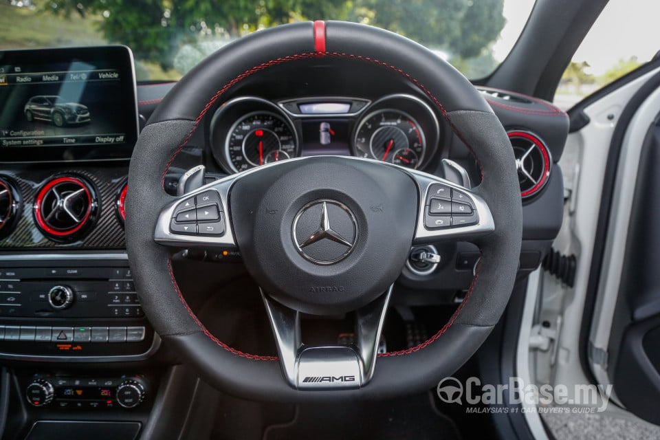 Mercedes-Benz AMG GLA X156 AMG Facelift (2017) Interior