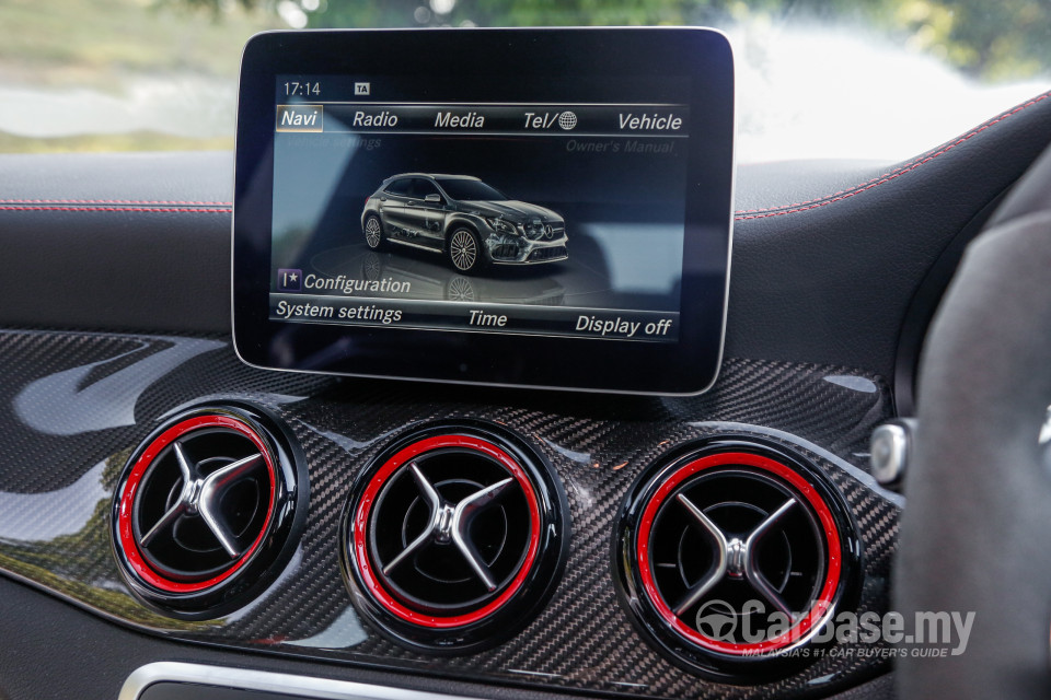 Mercedes-Benz AMG GLA X156 AMG Facelift (2017) Interior