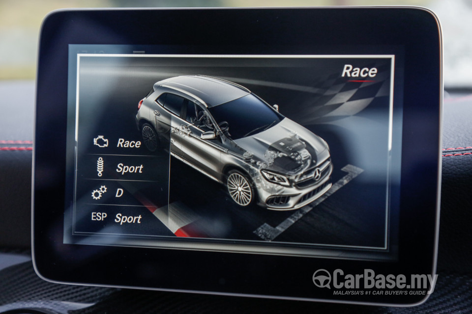 Mercedes-Benz AMG GLA X156 AMG Facelift (2017) Interior