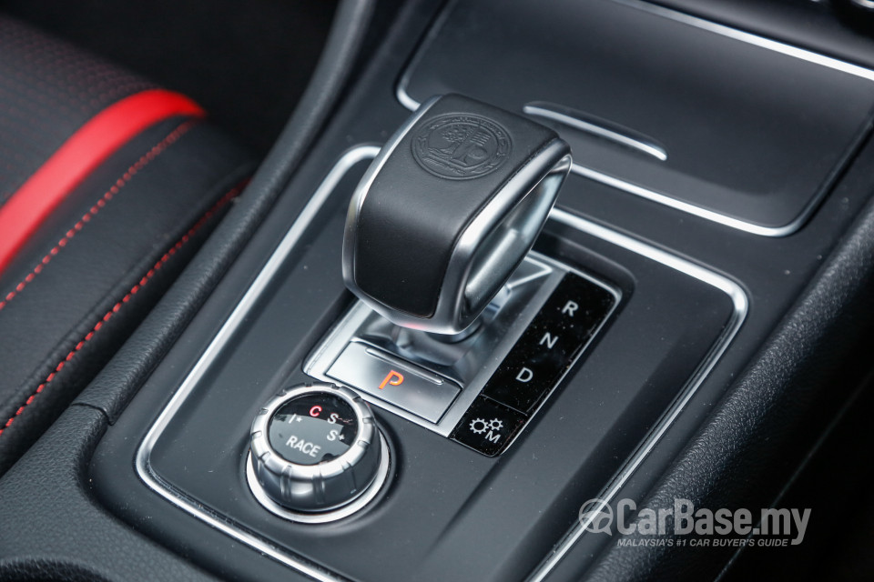Mercedes-Benz AMG GLA X156 AMG Facelift (2017) Interior