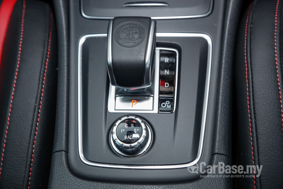 Mercedes-Benz AMG GLA X156 AMG Facelift (2017) Interior