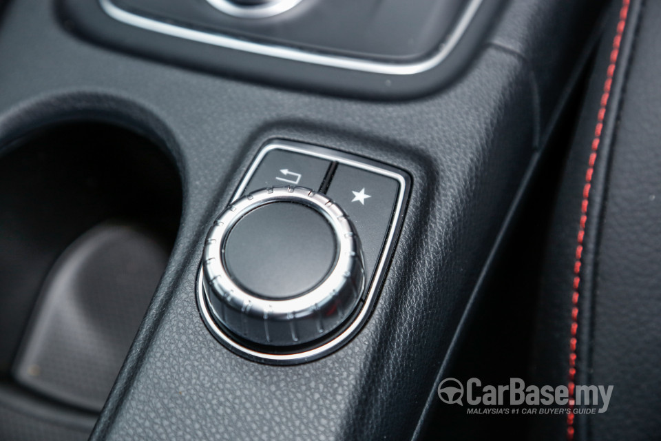 Mercedes-Benz AMG GLA X156 AMG Facelift (2017) Interior
