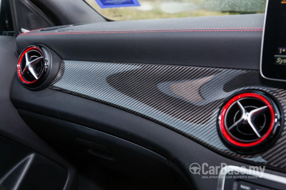 Mercedes-Benz AMG GLA X156 AMG Facelift (2017) Interior