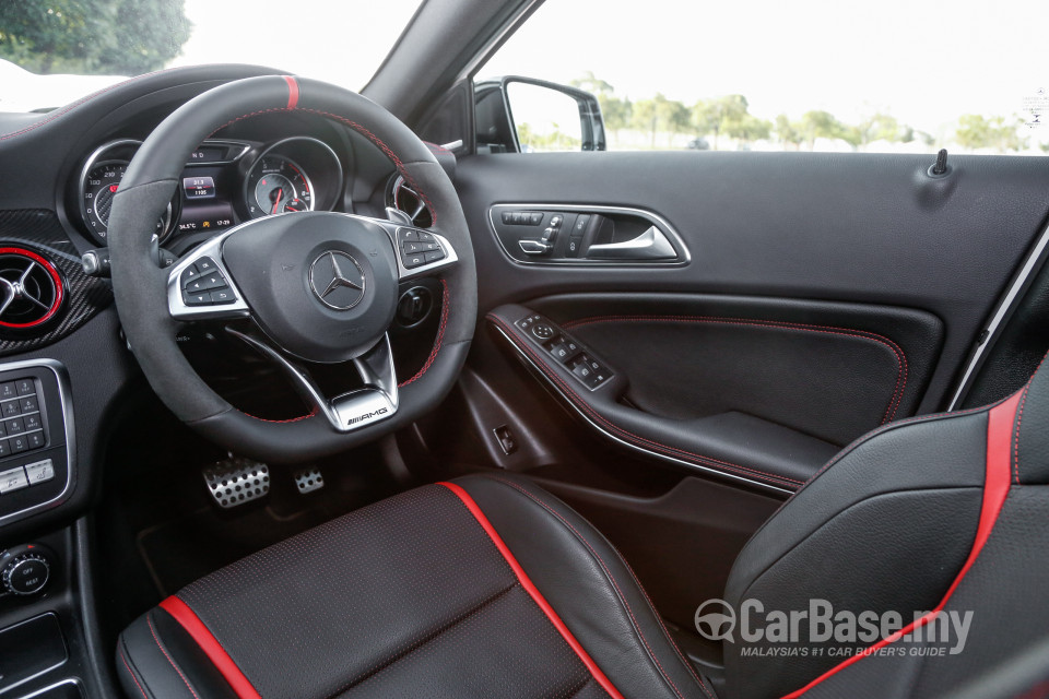Mercedes-Benz AMG GLA X156 AMG Facelift (2017) Interior