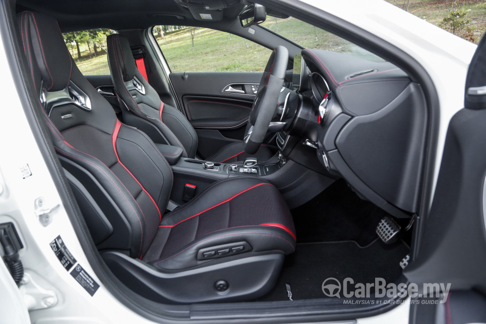 Mercedes-Benz AMG GLA X156 AMG Facelift (2017) Interior