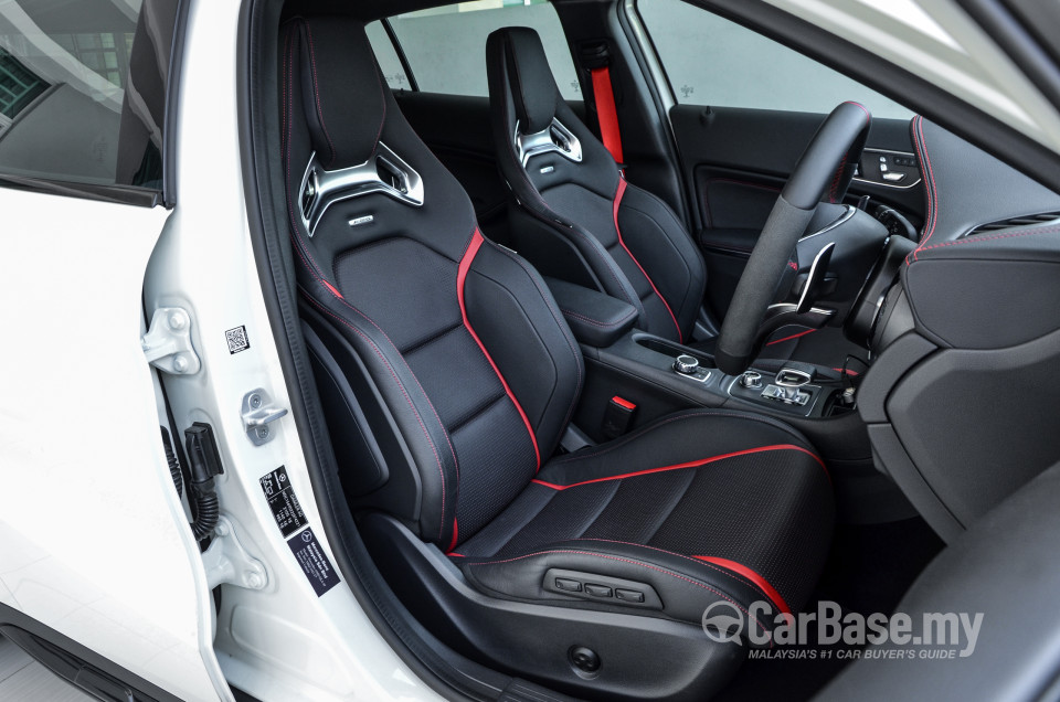 Mercedes-Benz AMG GLA X156 AMG Facelift (2017) Interior