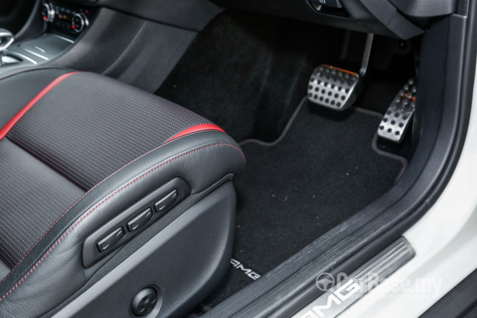 Mercedes-Benz AMG GLA X156 AMG Facelift (2017) Interior