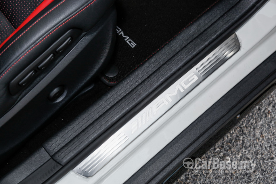 Mercedes-Benz AMG GLA X156 AMG Facelift (2017) Interior