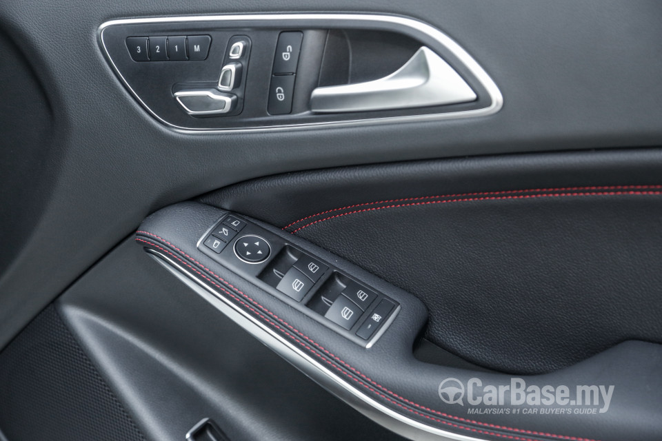 Mercedes-Benz AMG GLA X156 AMG Facelift (2017) Interior