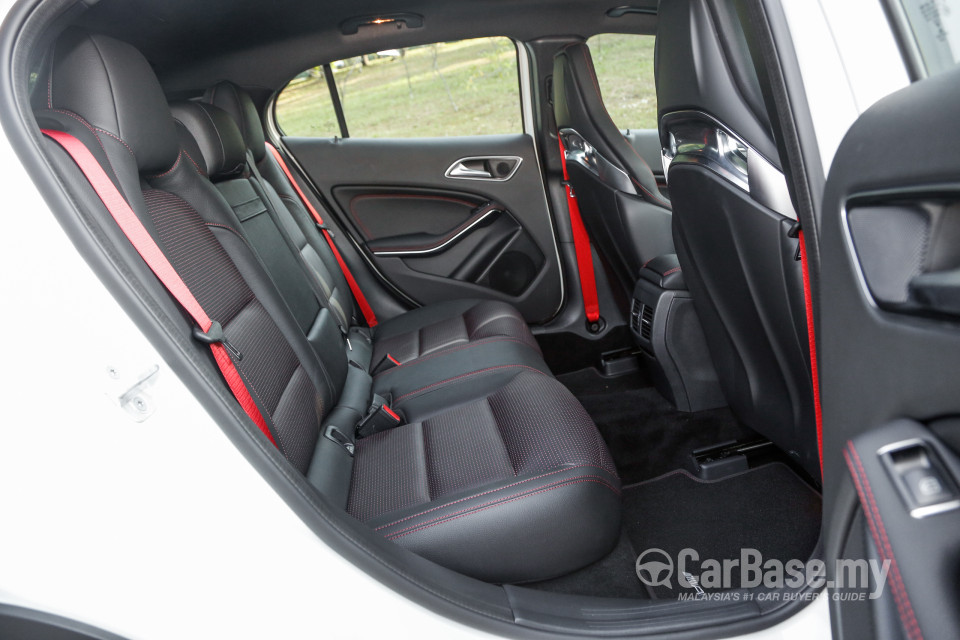 Mercedes-Benz AMG GLA X156 AMG Facelift (2017) Interior