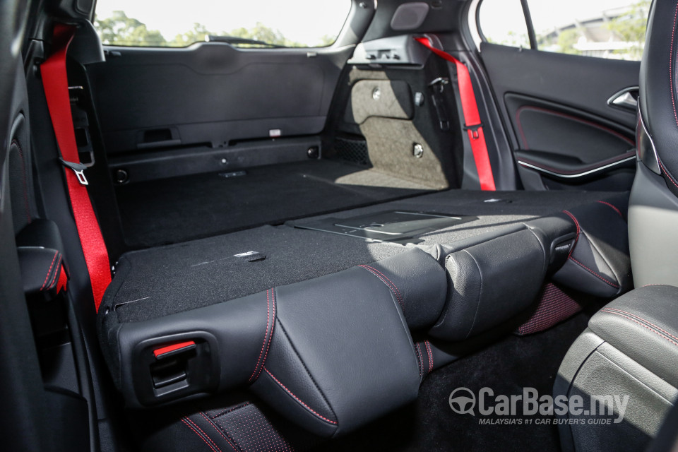 Mercedes-Benz AMG GLA X156 AMG Facelift (2017) Interior