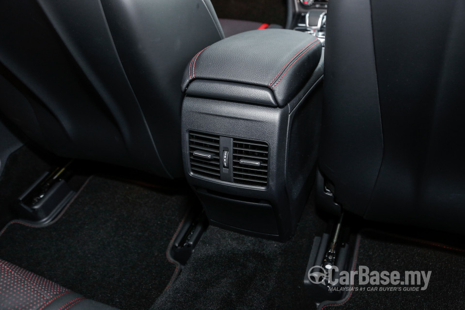 Mercedes-Benz AMG GLA X156 AMG Facelift (2017) Interior
