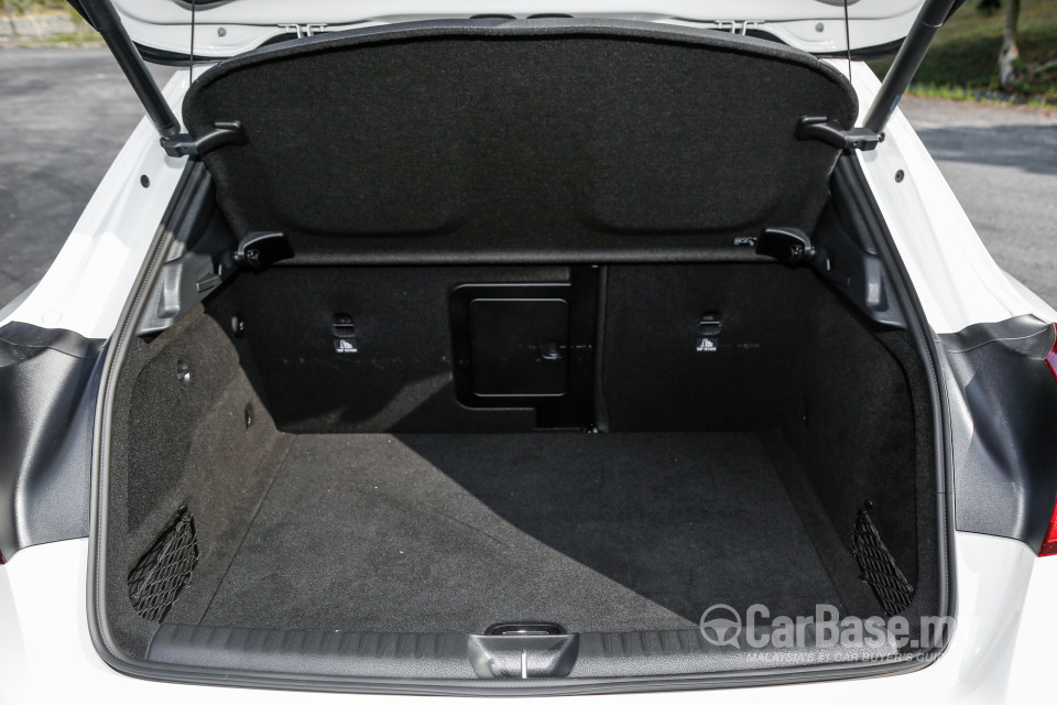 Mercedes-Benz AMG GLA X156 AMG Facelift (2017) Interior