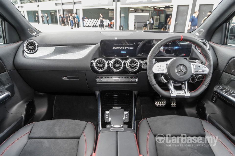 Mercedes-Benz AMG GLA H247 (2022) Interior