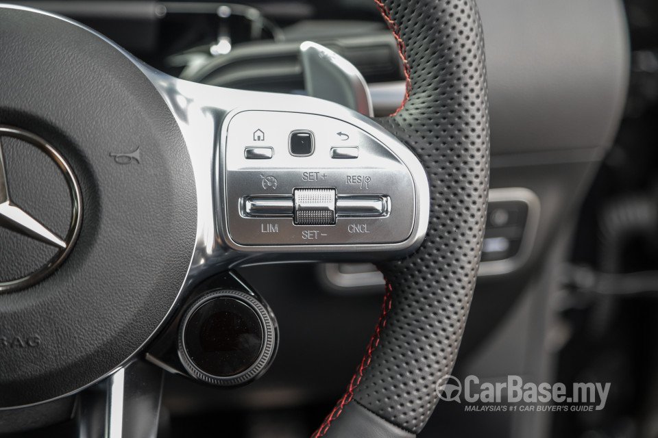 Mercedes-Benz AMG GLA H247 (2022) Interior