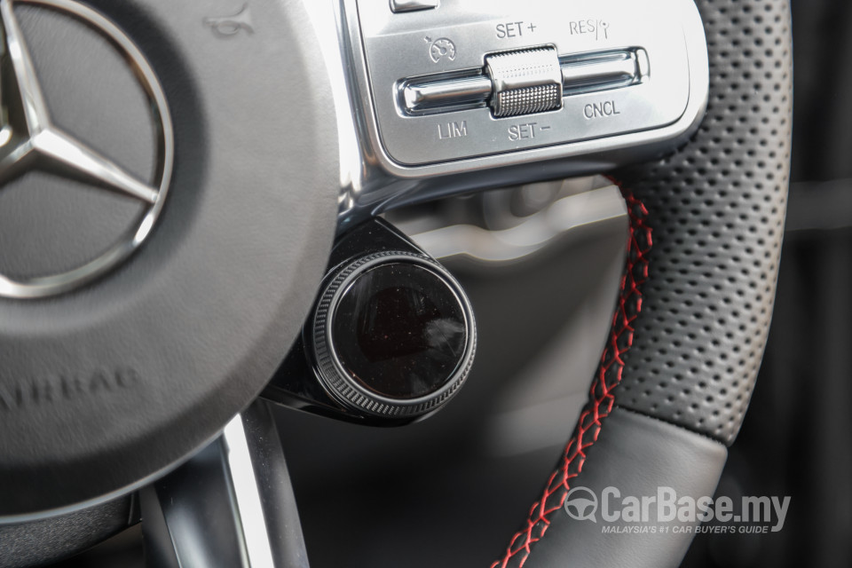 Mercedes-Benz AMG GLA H247 (2022) Interior
